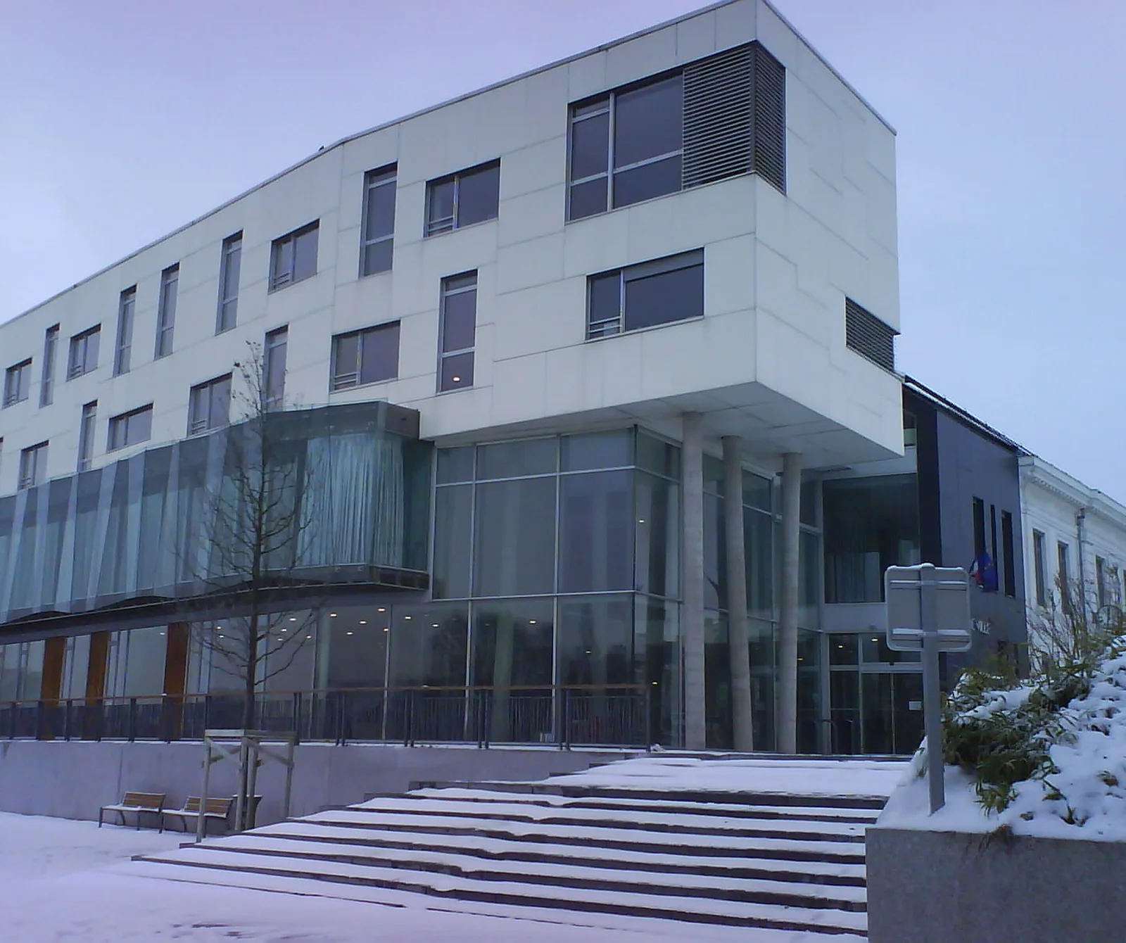 Mairie de Haubourdin, façade contemporaine