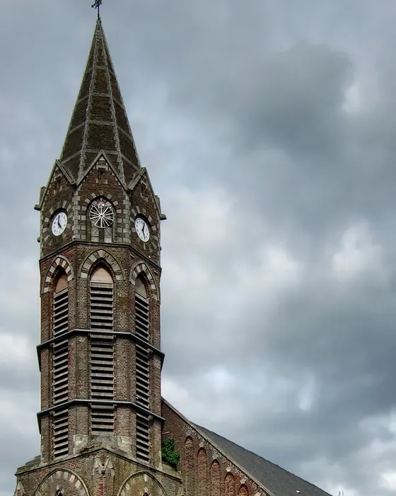Église de Hem, clocher en brique