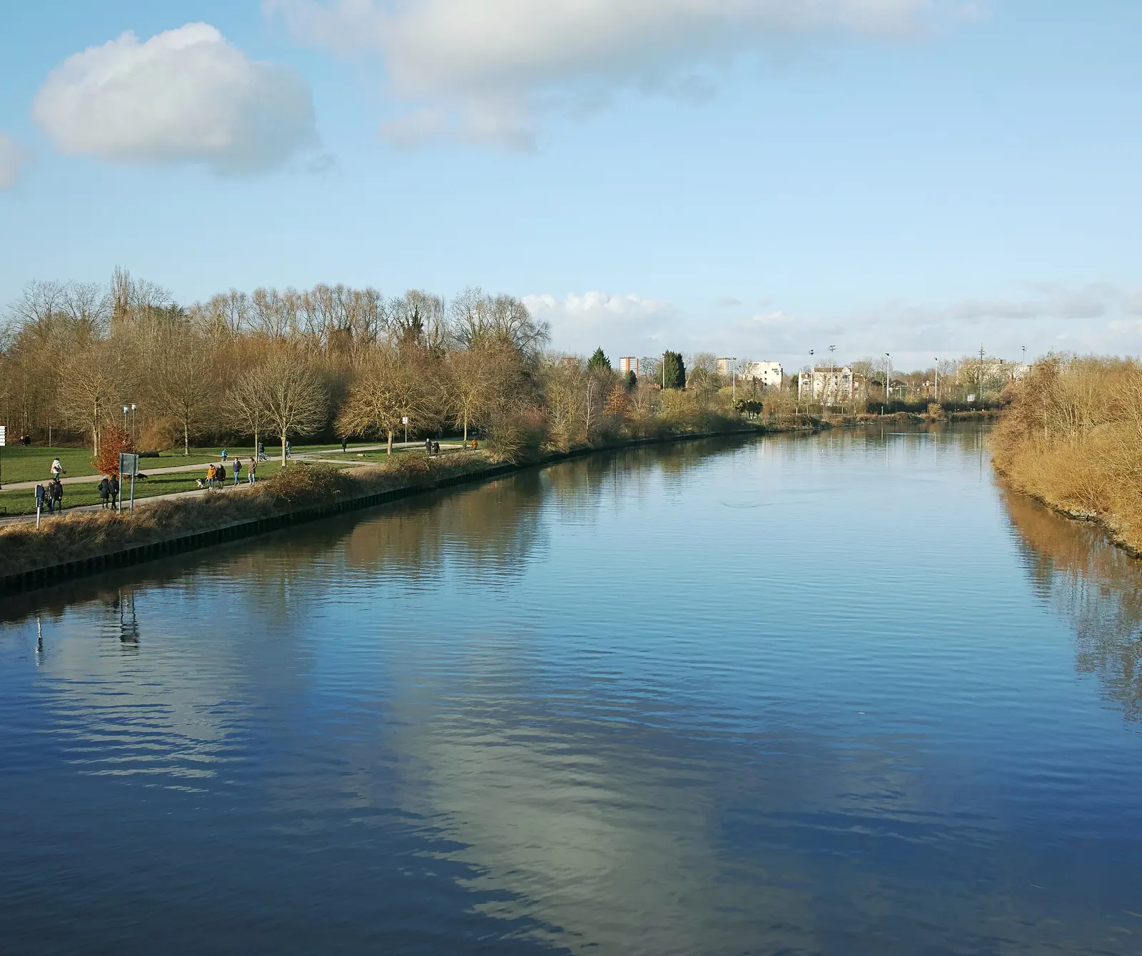 Bords de la Deûle à Lambersart, passerelle et promenade