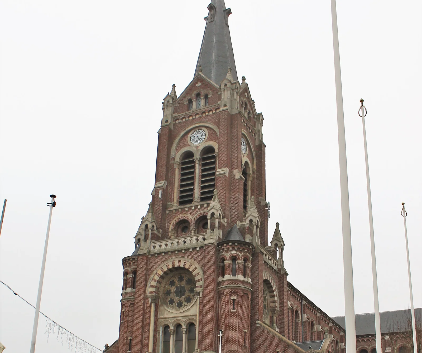 Église Saint-Maclou de Wattrelos, façade en brique